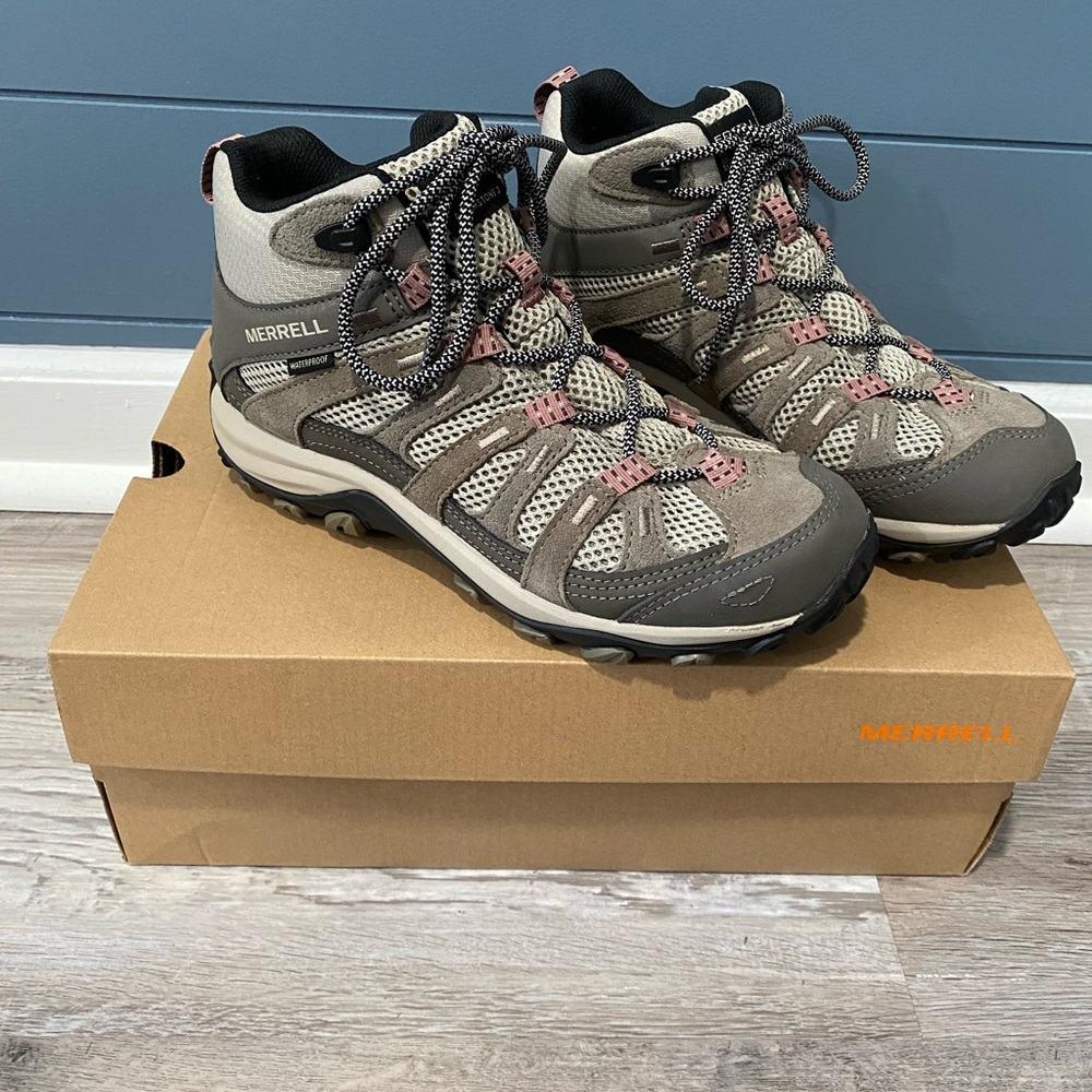 SOLD!! Women’s Merrell Hiking Boots